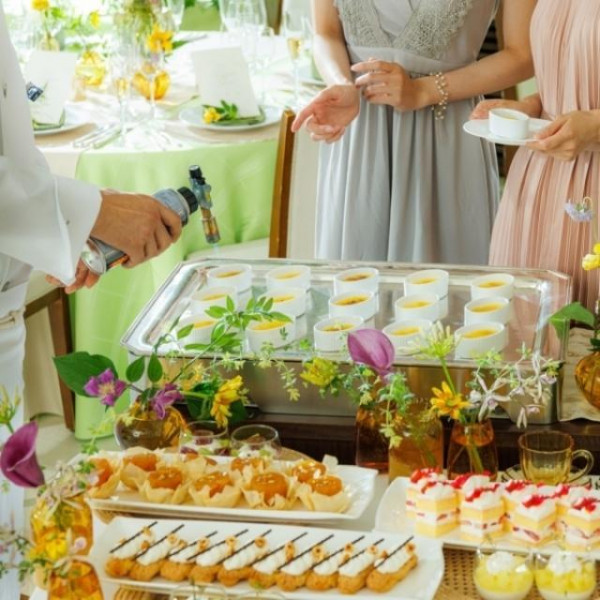 ご披露宴では、ガーデンでのデザートブッフェも可能