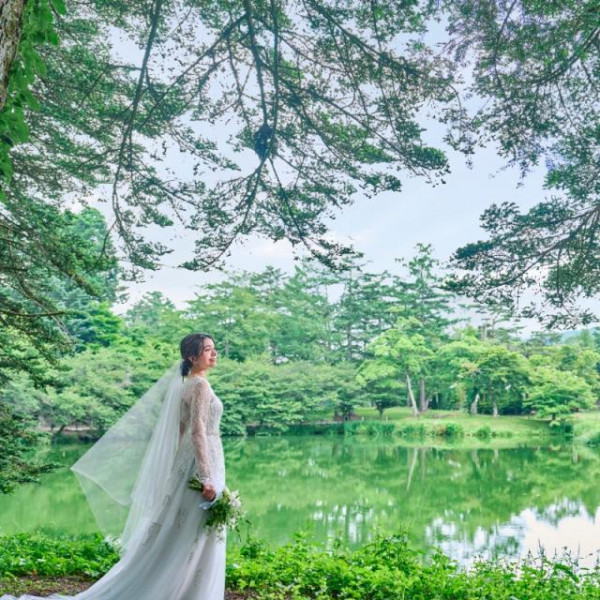 提携のドレスショップ多数、おふたりの自由なコーディネートを楽しんで