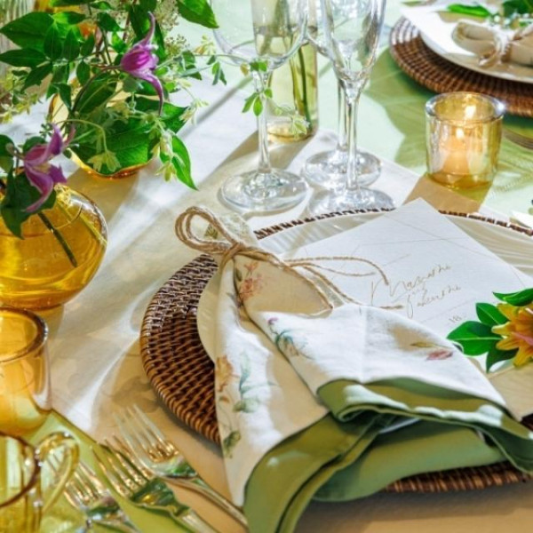 おふたりのお好きな色やお花で、おふたりだけのコーディネートを