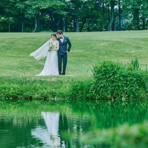 提携サロンでのレンタルで、おふたりの衣裳1着目40％OFF/2着目30％OFF