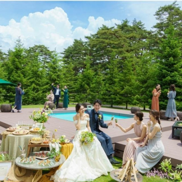 ご披露宴では、併設のガーデンでゲストと楽しもう