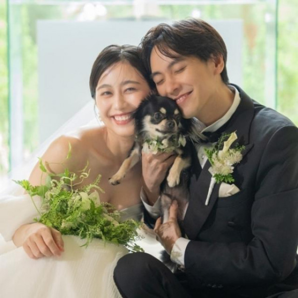 愛犬とパーティールームのホワイエやガーデンで披露宴結びまで一緒に過ごせるのはデリシュタールだけ！