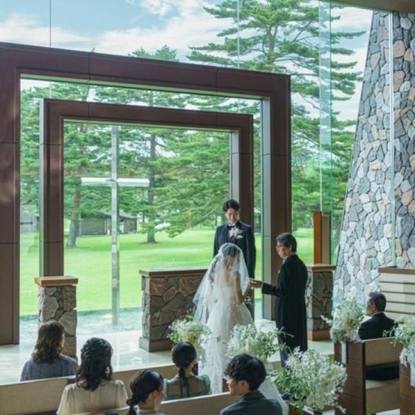 選べる2つの独立型チャペル。本格的な神前式も可能。