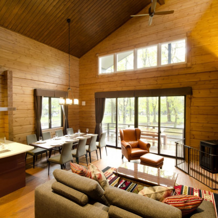 別荘型宿泊施設には広々したリビングルームやIHキッチン、温泉付きの施設も。リゾートステイを満喫できる施設にぜひ注目を！|軽井沢プリンスホテル  フォレスターナ軽井沢の写真(686685)