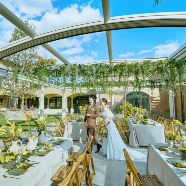 陽光が降り注ぐ開放感あふれるガーデン