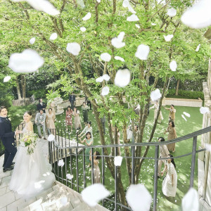 ガーデンの階段をつかってゲストの記憶に残るシーンを|赤坂 アプローズスクエア迎賓館の写真(32236101)