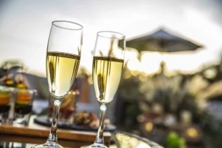 大人のナイトウエディング|ベイサイド迎賓館(松山)/テイクアンドギヴ・ニーズウェディングの写真(10375148)