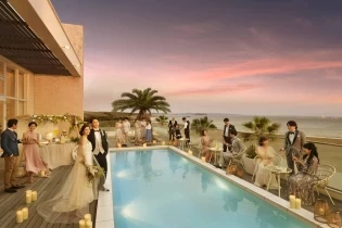 煌めくキャンドルに囲まれて|ベイサイド迎賓館(松山)/テイクアンドギヴ・ニーズウェディングの写真(10375149)