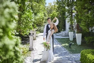 緑あふれるスタイリッシュな邸宅|ベイサイド迎賓館(松山)/テイクアンドギヴ・ニーズウェディングの写真(10375078)