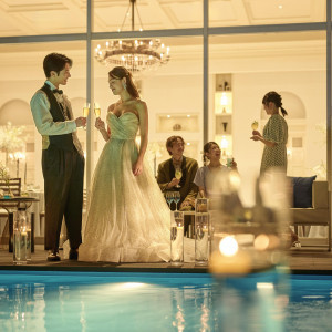 披露宴会場から隣接するガーデンへの行き来は自由♪|ベイサイド迎賓館（松山）/テイクアンドギヴ・ニーズウェディングの写真(56017522)