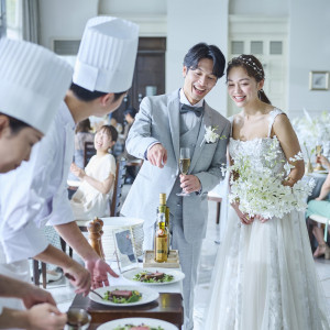 ライブ感のある演出でゲストをおもてなし|ベイサイド迎賓館（松山）/テイクアンドギヴ・ニーズウェディングの写真(56017519)