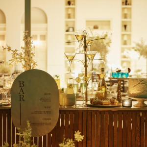 見た目も美しいウェルカムドリンクでもてなして|ベイサイド迎賓館（松山）/テイクアンドギヴ・ニーズウェディングの写真(56017767)