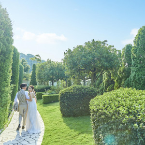 季節の風が吹き抜ける自然豊かなガーデンで大切な一枚を|ベイサイド迎賓館（松山）/テイクアンドギヴ・ニーズウェディングの写真(56018446)