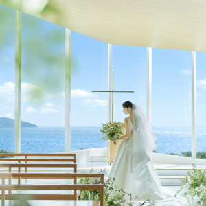 瀬戸内海の絶景を背景に感動的な挙式が叶う|ベイサイド迎賓館（松山）/テイクアンドギヴ・ニーズウェディングの写真(56018444)