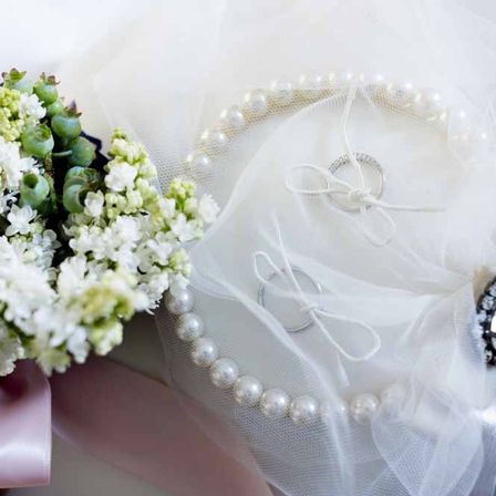 様々なアクセサリーとともに花嫁を絶世のプリンセスに|ニーズ松山 by T&G WEDDING(旧 ベイサイド迎賓館 松山)の写真(1352156)