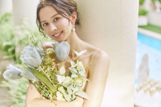 こだわりのブーケを手に|アクアガーデン迎賓館(沼津)/テイクアンドギヴ・ニーズウェディングの写真(40789337)