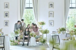 天井高のある開放的な披露宴会場|アクアガーデン迎賓館(沼津)/テイクアンドギヴ・ニーズウェディングの写真(57169876)