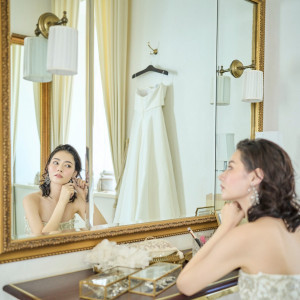 ドレスやヘアアレンジ、メイク…花嫁への準備は、心落ち着く個室で|アクアガーデン迎賓館(沼津)の写真(23175929)