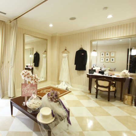 当日慌しく過ごす新郎新婦のためのブライズルームはゆったり空間がうれしい|ニーズ松本 by T&G WEDDING(旧 ガーデンヒルズ迎賓館 松本)の写真(848334)