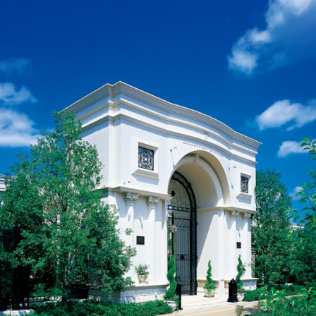 ゲストを最初に出迎えるニーズ松本 by T&G WEDDINGの凱旋門|ニーズ松本 by T&G WEDDING(旧 ガーデンヒルズ迎賓館 松本)の写真(233848)