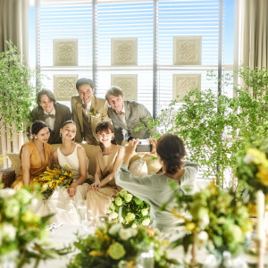 メインテーブルをソファーにし、距離の近いパーティも人気|ラグナスイート 新横浜 ホテル＆ウェディングの写真(16554046)