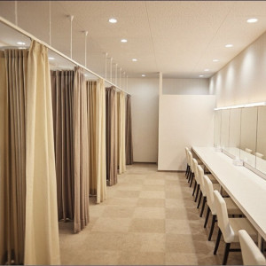 ゲストの更衣室やメイクルームもあり|ラグナスイート 新横浜 ホテル＆ウェディングの写真(2001616)