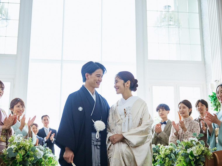 落ち着いた雰囲気の会場では、和装をまとったパーティも人気