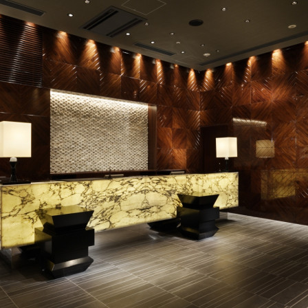 ラグジュアリーな雰囲気の受付ロビー|ラグナスイート 新横浜 ホテル＆ウェディングの写真(217367)