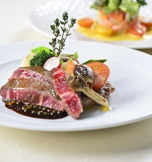 【来館特典】シェフ特製国産牛フィレ×フォアグラ無料試食2名様分