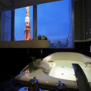 東京タワーがバスルームから見えるお部屋も。|ザ・プリンス パークタワー東京の写真(637037)