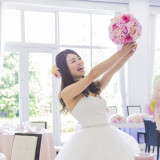 大きな窓から差し込むたくさんの光はご新婦様も輝かせます♪LUXE