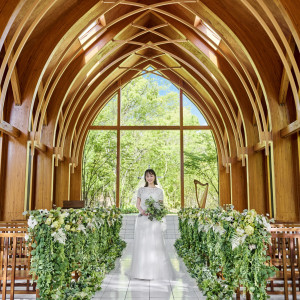 【サンタムール教会】ここにしかない木のチャペル。アットホームな雰囲気で飾らない等身大の挙式スタイル。開放的な光にあふれた結婚式ならこのチャペル。|ララシャンスいわきの写真(38002744)