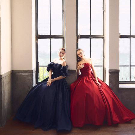 纏った瞬間に体温があがるような、 清らかで幸せ溢れる時間を演出するドレスコレクション