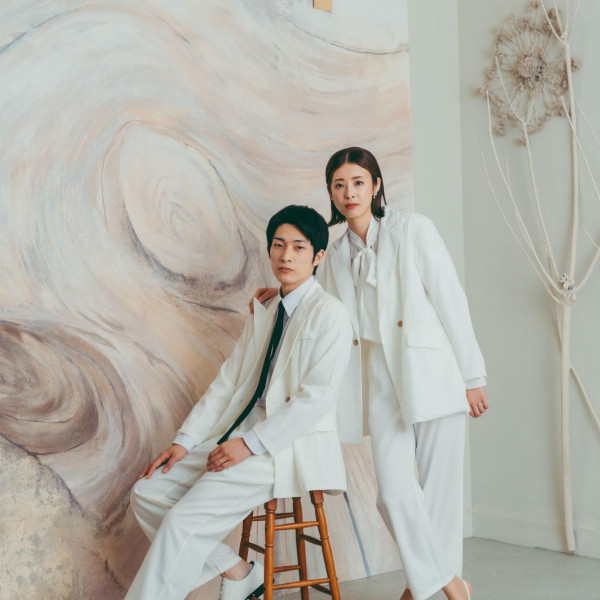 おしゃれなお二人にはアート背景もおすすめ