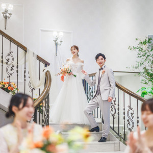 会場内にある階段からの入場は、ゲストがアッと驚く演出のひとつに|南蔵王・聖ペトロ教会の写真(53487456)