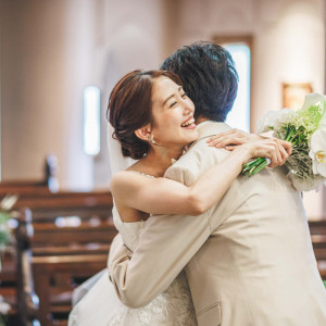 ゲストに見守られながら夫婦となる瞬間を一生の思い出に。|南蔵王・聖ペトロ教会の写真(52911562)