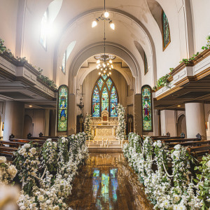 アイルランドより移築された200年の歴史ある聖堂。「福山で本物の結婚式を」という先代の想いが受け継がれている。|南蔵王・聖ペトロ教会の写真(53487414)
