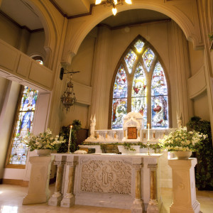 アイルランドより移築した 180年の歴史あるステンドグラス|南蔵王・聖ペトロ教会の写真(2239002)