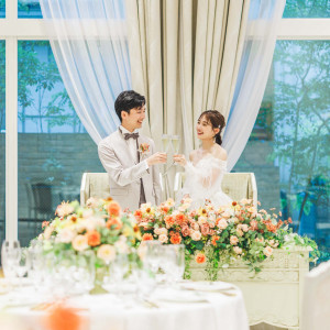 白基調とした「フェアリーコート」は、ふたりの好きな色で会場内を自由にアレンジすることができる|南蔵王・聖ペトロ教会の写真(52911280)