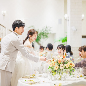 ゲストとどんな時間を過ごしたいかなど、ふたりの想いを教えてください。会場の雰囲気や色味を考慮しながらコーディネートをご提案いたします|南蔵王・聖ペトロ教会の写真(53487458)