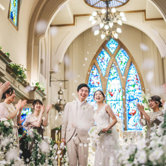 福山で本物の結婚式をと先代の想いがこめられ、アイルランドから移築され200年の歴史をもつ