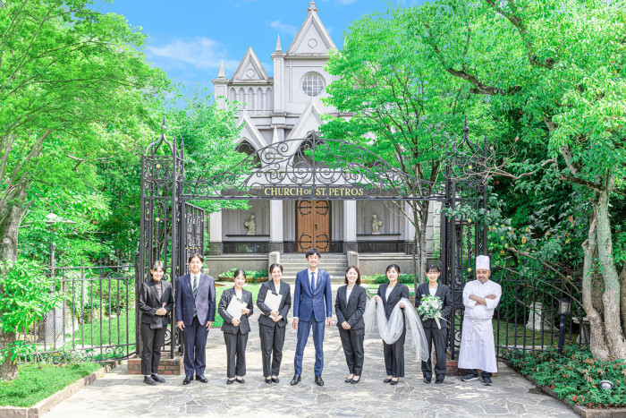 家族のように温かく、親身に相談にのってくれるスタッフ全員でよりよい結婚式を創り上げる