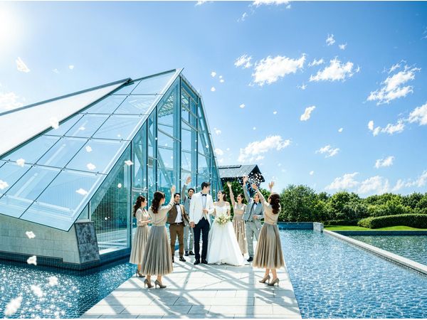 ラヴィマーナ神戸のガラス張りのチャペル/ブルービジューの写真(3枚目)