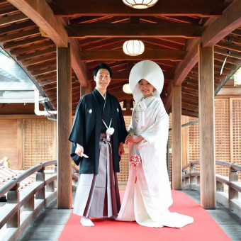 緑豊かな境内やお太鼓橋でゆっくり写真撮影をお愉しみ下さい。