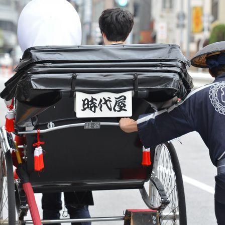 ご希望によっては人力車の手配も致します。|湯島天神の写真(1194249)