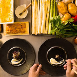 鮮度・彩り・旬、様々な角度から食材を吟味し、最も適した調理方法を選択する