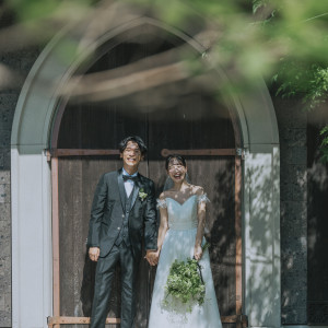 チャペル入り口の木戸もアンティーク|MAXI MANIS（マキシマニス）の写真(53035979)