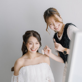 ヘアメイクスタッフはヘアメイクリハーサルから結婚式当日までフルサポート！
