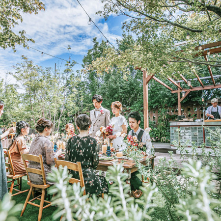 開放的なガーデンウェディングも叶う広々としたガーデンも完備