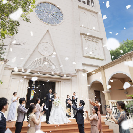 開放的な屋外パティオでのアフターセレモニー